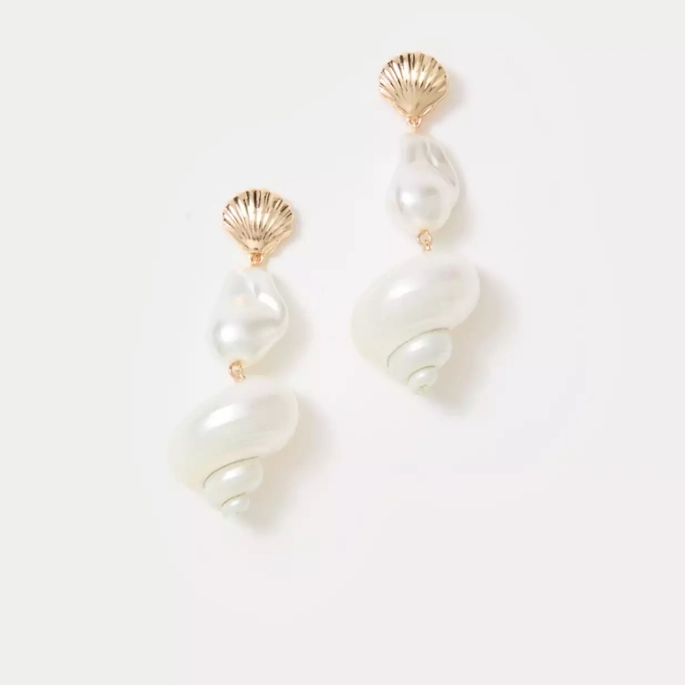 Lilly Pulitzer Gold and Pearl Shell Earrings - Picture 7 of 7